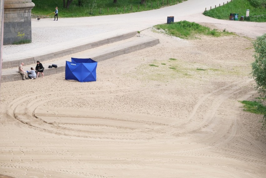 Tragedia na praskiej plaży. Mężczyzna spadł z mostu Poniatowskiego