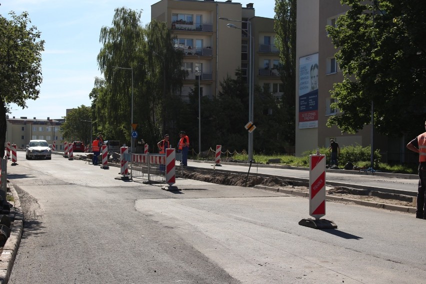 Ruch na  ul. Warszawskiej jest udostępniony tylko częściowo.