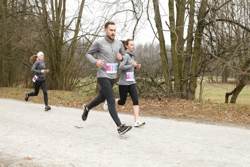 Kobieta na 5. Panie pobiegły w specjalnym wyścigu z okazji Dnia Kobiet. Zdjęcia z wydarzenia