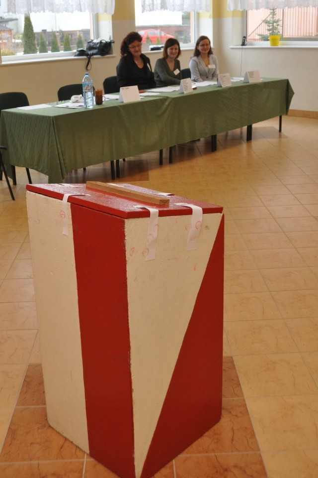 Wybory 2013 w gminie Przodkowo - komisja obwodowa w Pomieczynie