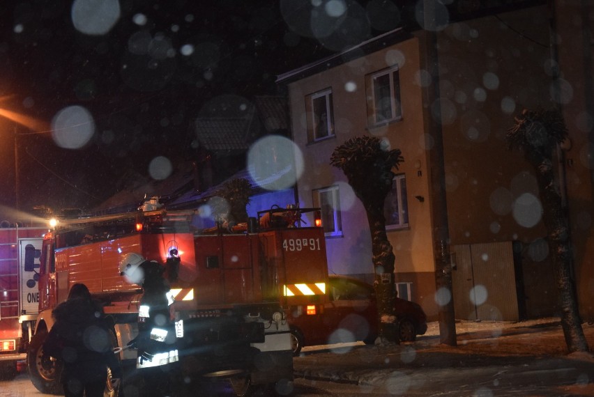 SULMIERZYCE: Pożar kotłowni i budynku gospodarczego. W akcji kilka zastępów straży [ZDJĘCIA]