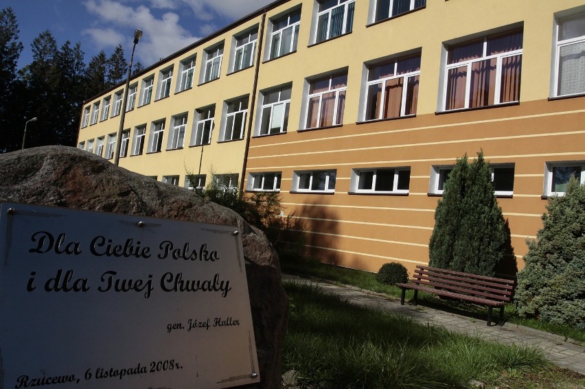 Szkoła z internatem w Rzucewie