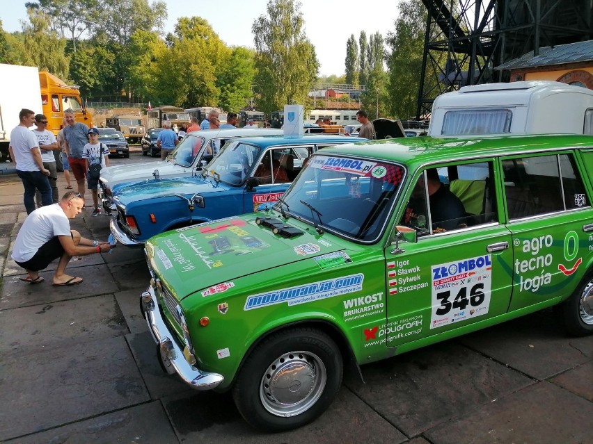 Zlot Pojazdów Zabytkowych "5 Legenda STARa" w Starachowicach [ZDJĘCIA]