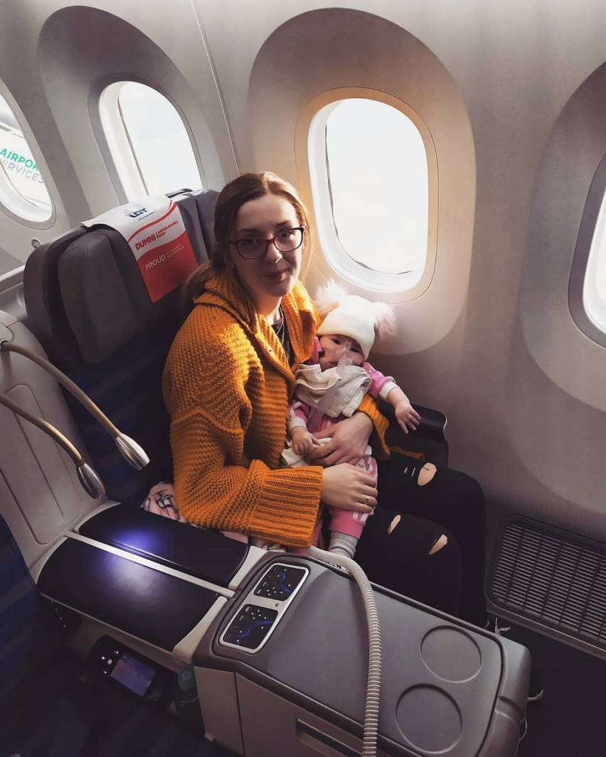 8-miesięczna Julka Rówczyńska zaliczyła już swój pierwszy lot - lot po zdrowie - życie do USA 