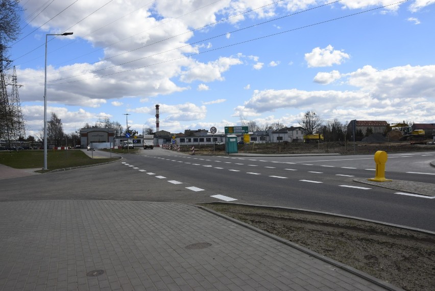 Nowy wygląd ulicy Żuławskiej. Trwa budowa ronda, Castorama gotowa na otwarcie