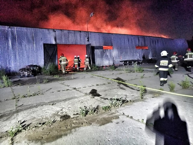 Pożar gasiły 4 jednostki JRG Kwidzyn oraz 6 zastępów ochotniczych straży pożarnych z Prabut, Sypanicy, Kołodziej oraz Obrzynowa