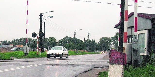 Na Powiślu zlikwidowanych zostanie 21 przejazdów kolejowych, m.in. to przy ul. de Gaulle'a w Malborku (na zdjęciu)
