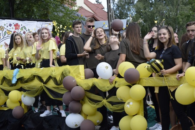 Wciąż pod wielkim znakiem zapytania pozostaje tegoroczne Skierniewickie Święto Kwiatów, Owoców i Warzyw. Epidemia koronawirusa może przeszkodzić w organizacji imprezy. Prace przygotowawcze jednak nie zostały zawieszone.