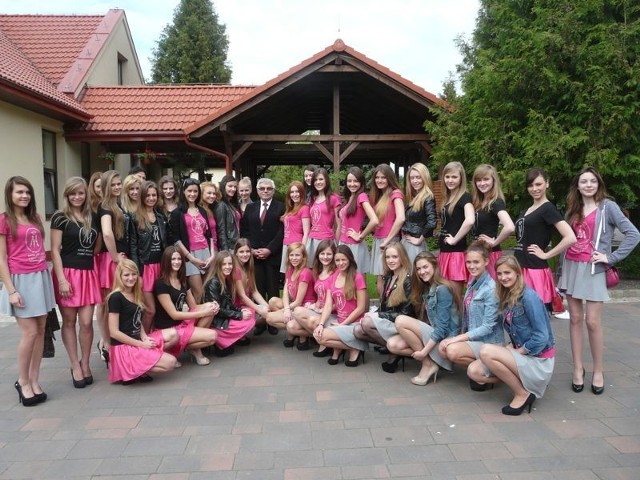 Zgrupowanie w Wiewiórczynie przed finałem Miss Polski Ziemi Łódzkiej i Miss Nastolatek 2013