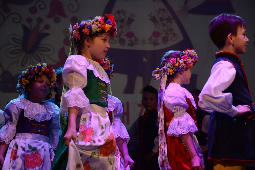 Przegląd Dziecięcych Zespołów Folklorystycznych w Łazach FOTO