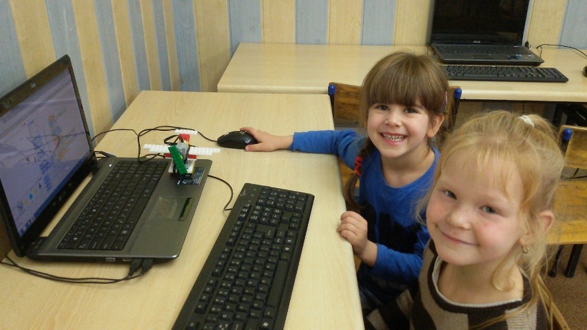 W Otyniu odbyła się internetowa akcja dla dzieci pod hasłem „Godzina kodowania” [ZDJĘCIA]