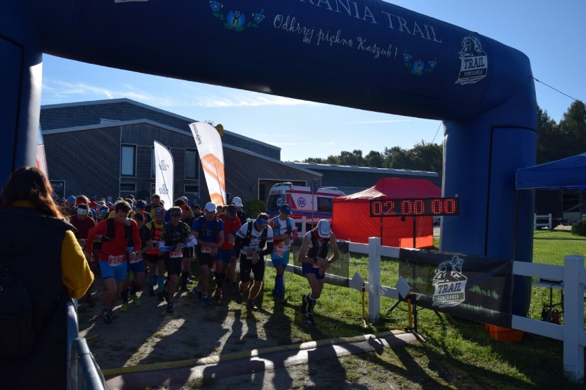 Ponad 700 biegaczy mierzy się z "Kaszubskimi Beskidami". W Barłominie wystartowała Pomerania Trail 2021