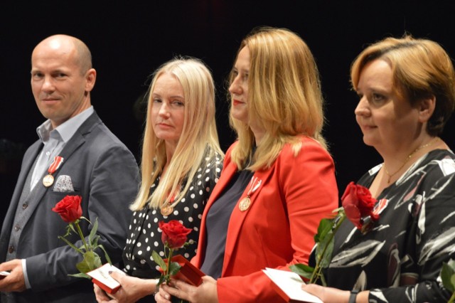 Lubuscy nauczyciele zostali odznaczeni w poniedziałek 14 października w Teatrze Osterwy w Gorzowie.