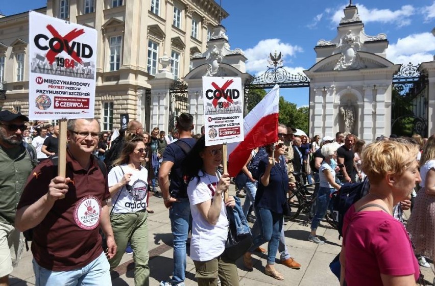 Skończyć Plandemię. Antyszczepionkowcy zapowiadają kolejny protest. "Wszystkie te restrykcje są niezgodne z prawem"