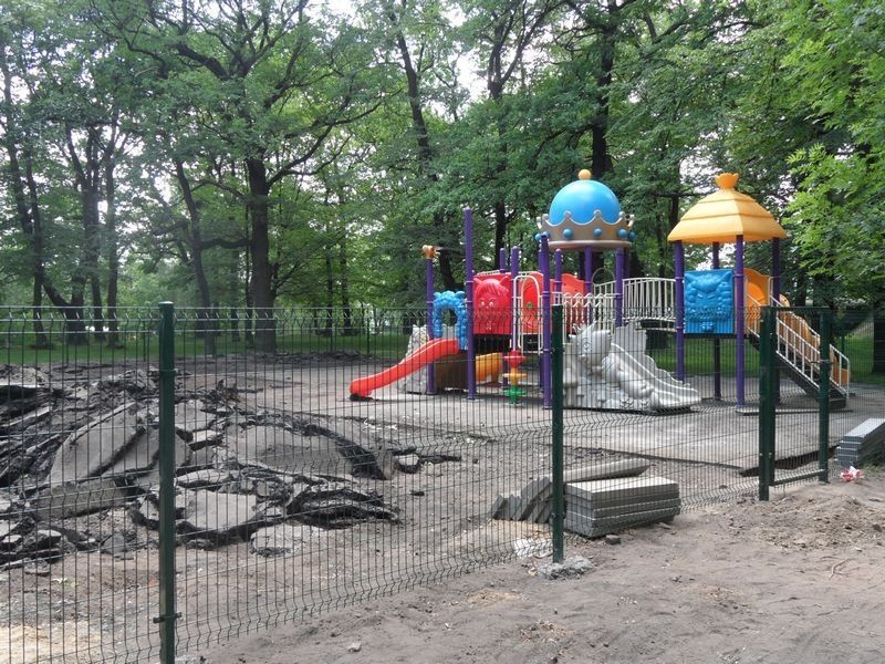 Świętochłowice: W parku im. Mieszkańców Heiloo budują nowy plac zabaw. Przyda się?
