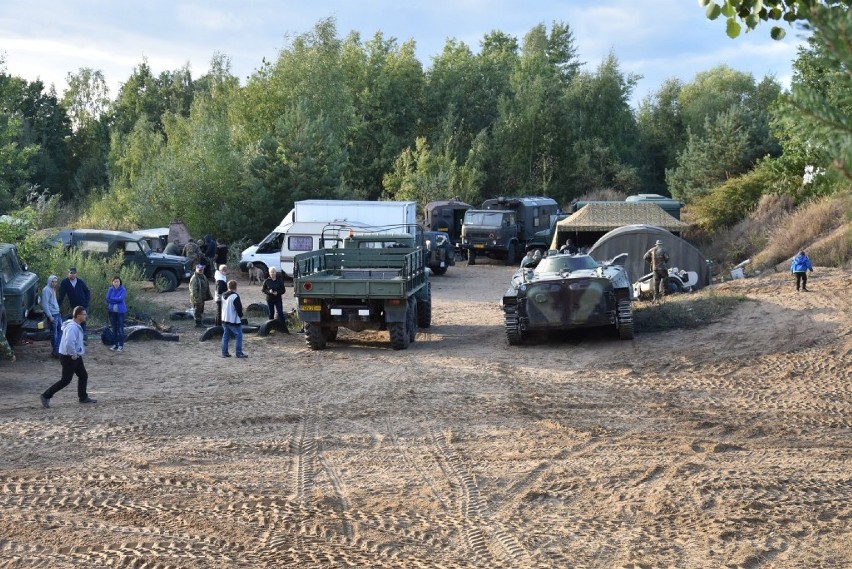 Militarne pożegnania lata. Zobacz jakimi sprzętami przyjechali uczestnicy imprezy  [FOTO, FILM] 