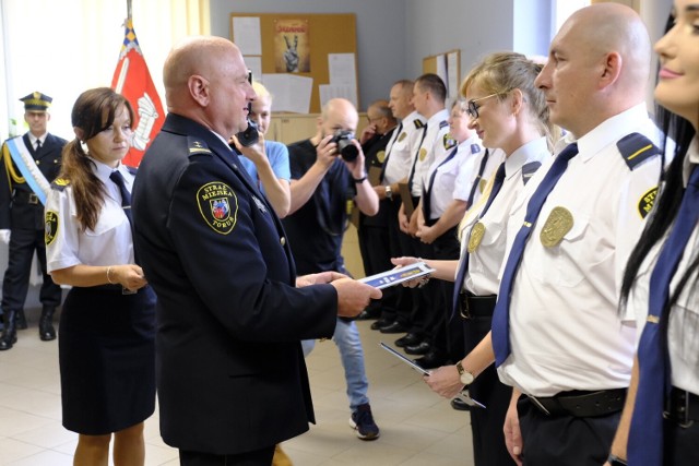 Z okazji, przypadającego 29 sierpnia, święta straży miejskiej, toruńscy mundurowi odebrali w swojej siedzibie awanse i nagrody.