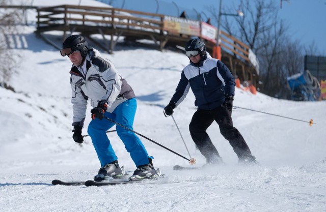 Mimo kalendarzowej wiosny, w czwartek na stoku narciarskim panowały bardzo dobre warunki do szusowania. Zobaczcie zdjęcia!

Zobacz także: Rekord Guinessa w jeździe na nartach w Krajnie

