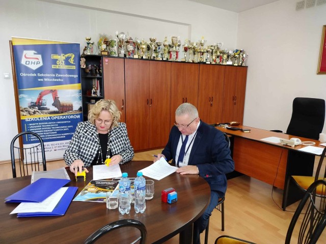 Umowę między włocławską Samochodówką i Ośrodkiem Szkolenia Zawodowego podpisano w poniedziałek 13 listopada 2023 roku.