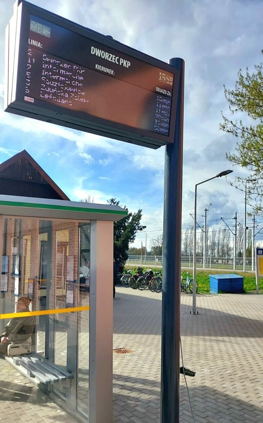 Elektroniczne rozkłady jazdy na przystankach w Zduńskiej...