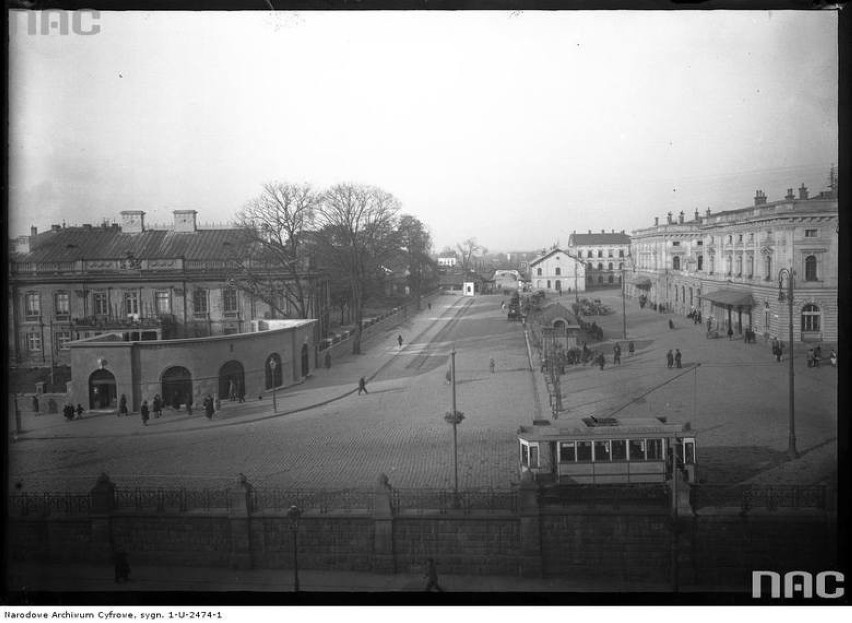 Dworzec Główny i plac Kolejowy w Krakowie, 1927 rok. 
W...