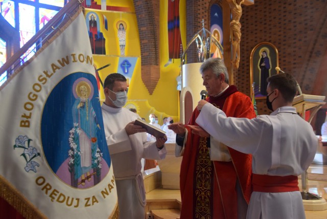 Jubileuszowy odpust w parafii bł. Karoliny w Tychach. 30 lat parafii, 20 lat od poświęcenia kościoła