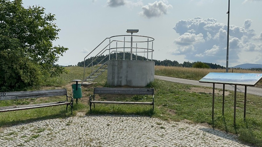 W gminie Żegocina na przełęczy Widoma zamontowano lunetę do podziwiania Beskidu Wyspowego i Tatr. Zobacz zdjęcia