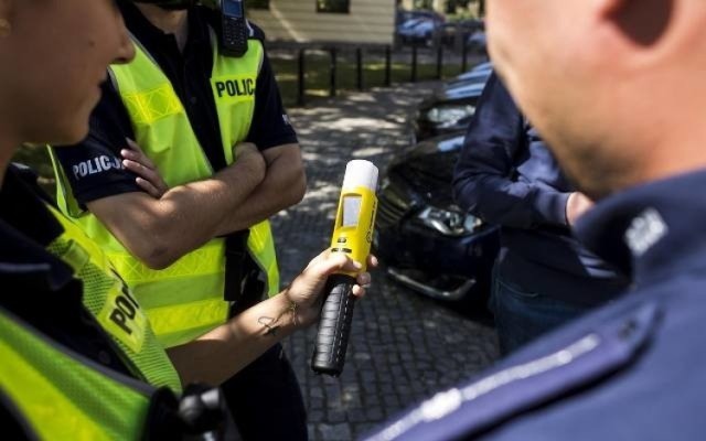 Badanie trzeźwości wykazało, że w organizmie kierowcy były prawie 3 promile alkoholu.