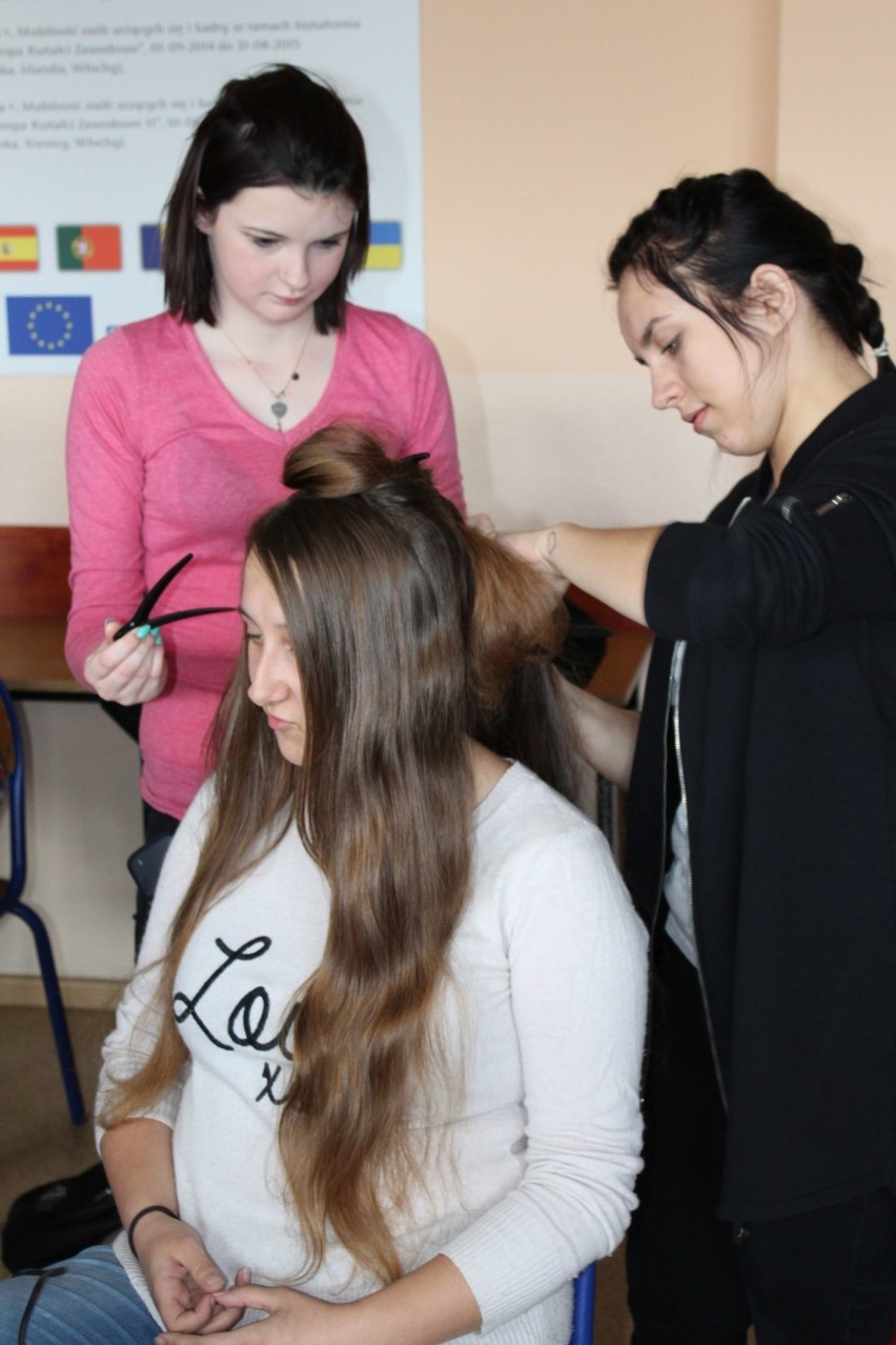 Akcja "Daj włos" w Zespole Szkół nr 3 w Wieluniu [FOTO]