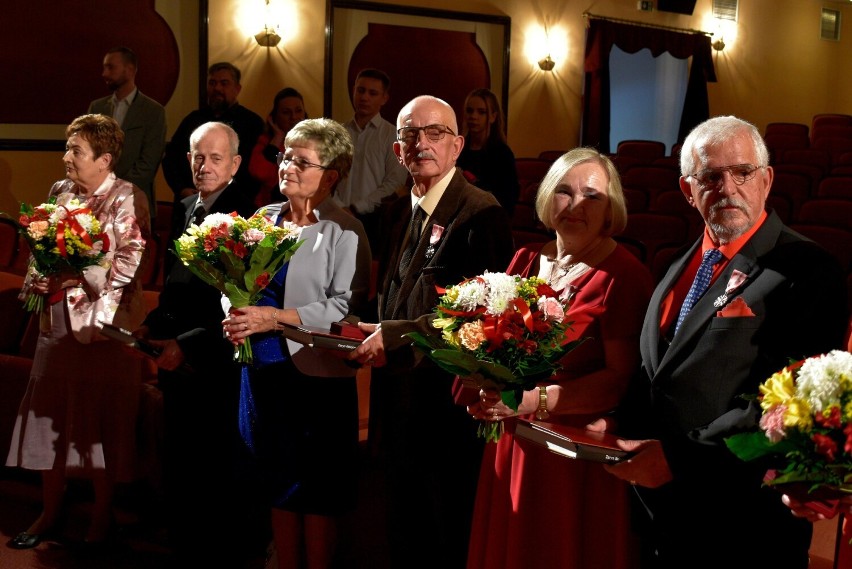 Minęło pół wieku, a oni nadal patrzą na siebie z miłością. Czyli, Złote Gody w Pile 