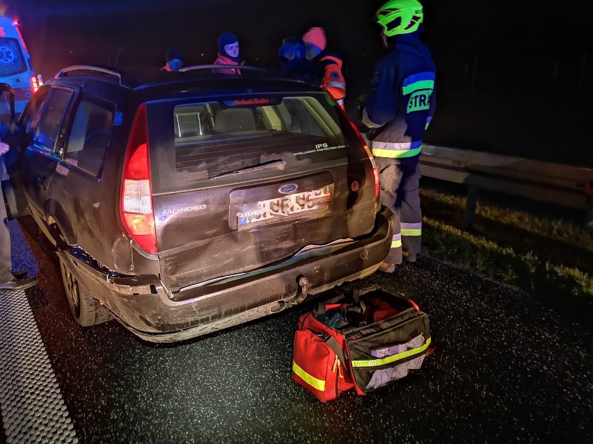 Wieczorne zderzenie dwóch pojazdów. Interweniowały służby ratunkowe [ZDJĘCIA]