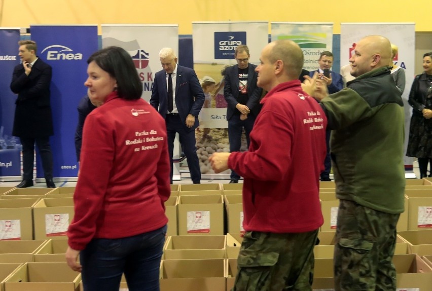 Spakowali dary i ruszyli na wschód. Paczka dla Rodaka i Bohatera pojechała na Kresy [ZDJĘCIA]