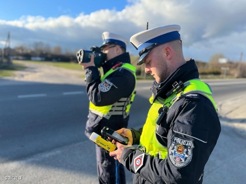 W pilotażu udział bierze łącznie około 500 policjantów oraz...