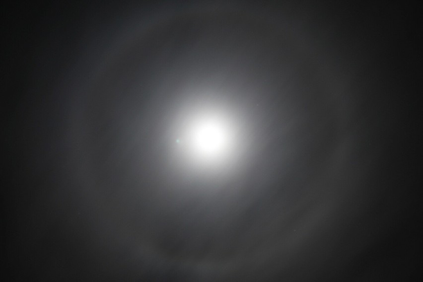 Księżycowe halo widziane z Olkusza