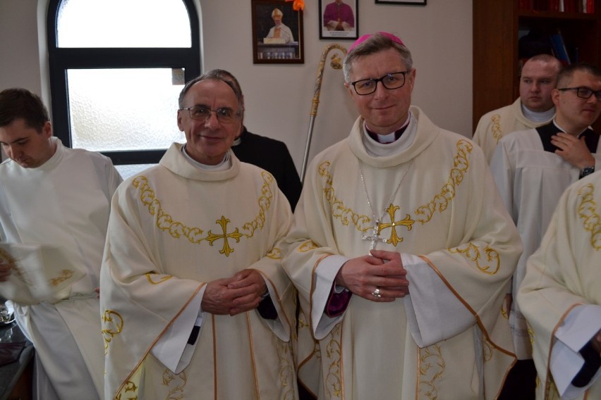 Parafia Kiełpino ma nowego proboszcza, ale też nowego biskupa