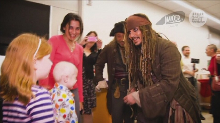 Gwiazdor w przebraniu pirata Jacka Sparrowa odwiedził...