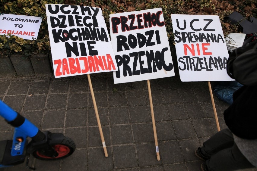 Manifestacja na Grunwaldzkiej w Poznaniu. Obrońcy zwierząt...