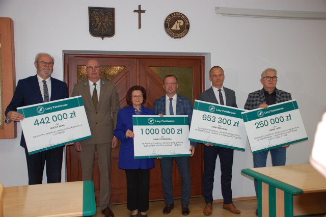 Wręczenie promes Funduszu Leśnego dla samorządów gminnych odbyło się w siedzibie Nadleśnictwa Kołaczyce w Nawsiu Kołaczyckim