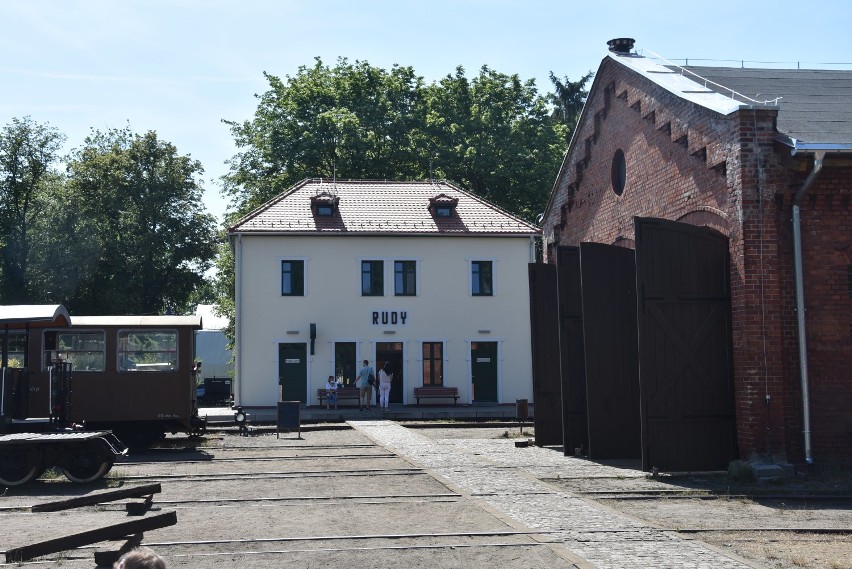 Kolejka wąskotorowa w Stodołach rusza w niedzielę. Zaplanuj wycieczkę z okazji Dnia Dziecka!