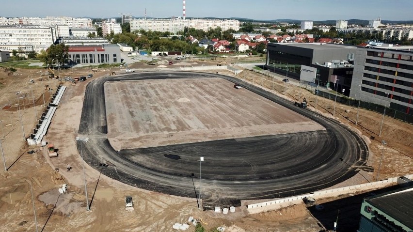 Błyskawicznie powstaje nowy stadion Politechniki...