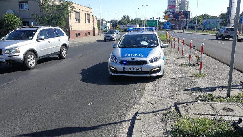 Wypadek na ulicy Wroniej we Włocławku. Potrącenie mężczyzny przechodzącego przez przejście dla pieszych [zdjęcia]