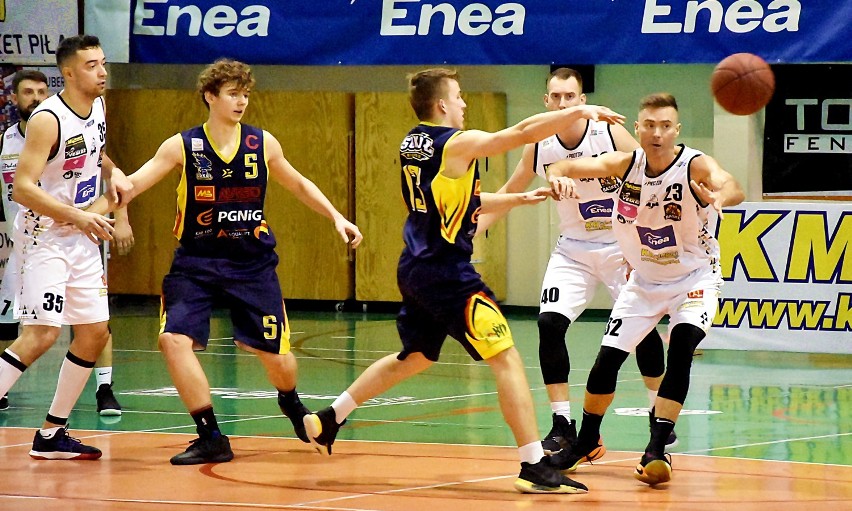 Koszykówka. W meczu III ligi Enea Basket Piła wysoko pokonał Sokół Międzychód. Zobaczcie zdjęcia