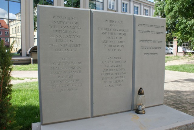 Tablica upamiętniająca kaliskich Żydów na Rozmarku