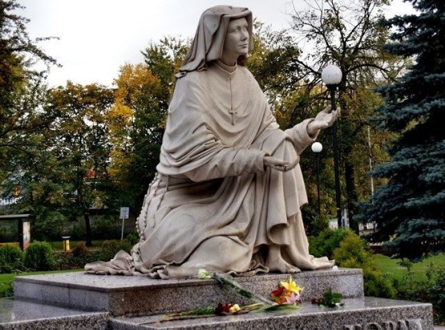 Pomnik-fontanna poświęcona św. Faustynie Kowalskiej. 
Fot. Mariusz Reczulski