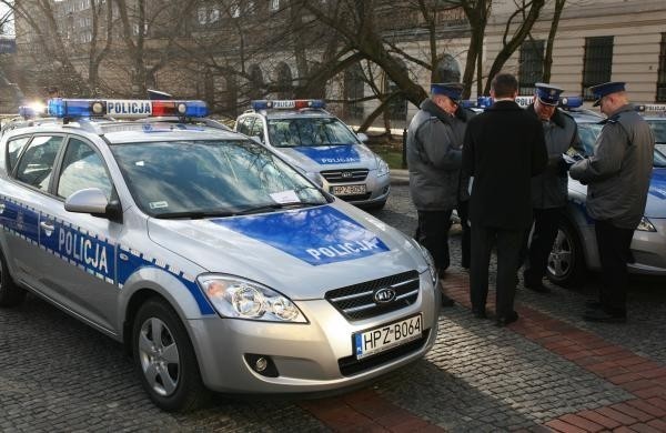 Na razie nikt nie potrafi podać wyjaśnienia, dlaczego policjant zdobył się ten ostateczny krok.