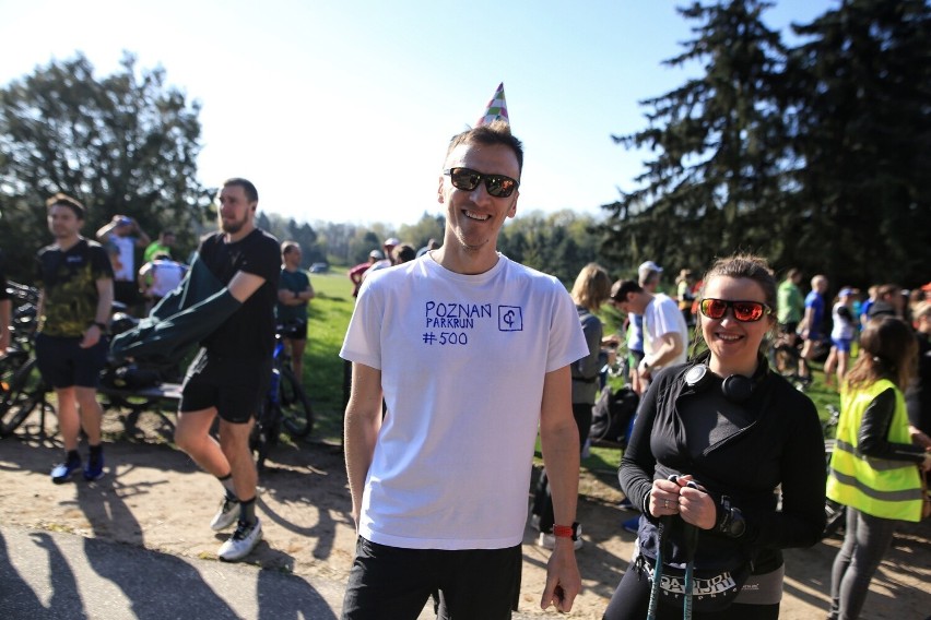 Przez 499 edycji parkrun Poznań zebrał 7 290 uczestników i...