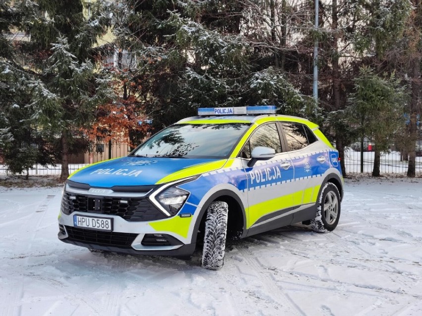 Maskotka - Pyrek i nowy wóz w chodzieskiej Policji