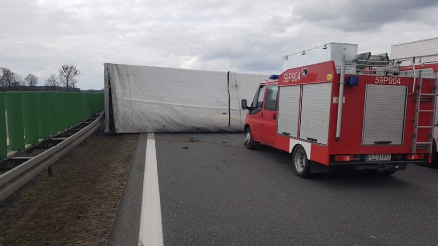 MAMY ZDJĘCIA z akcji po wypadku tira, który zablokował A2