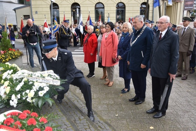 Z okazji Dnia św. Brunona, patrona Kartuz, delegacje złożyły kwiaty pod figurą upamiętniającą założyciela klasztoru braci kartuzów. Głównym punktem uroczystości była msza święta pod przewodnictwem bpa Ryszarda Kasyny w kościele poklasztornym.