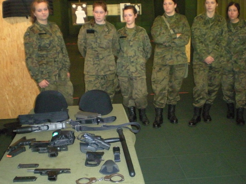 Toruń: Klasa mundurowa na strzelnicy [ZDJĘCIA]